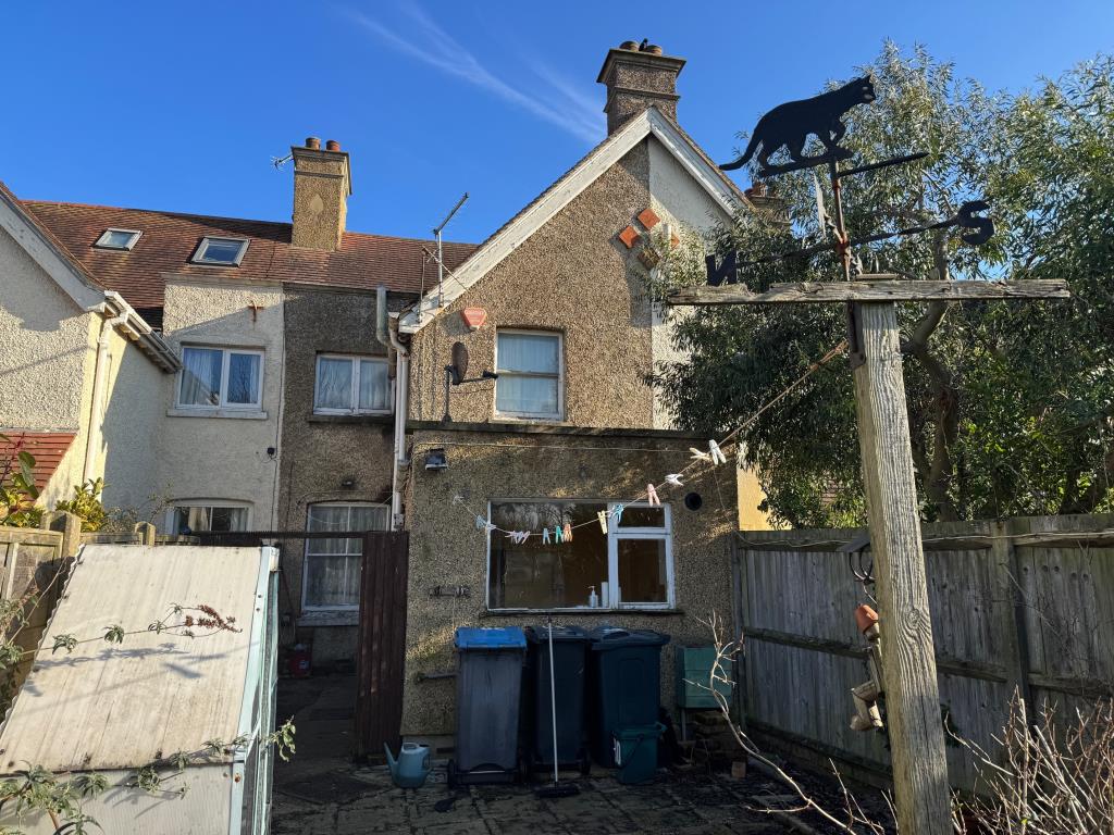 Lot: 131 - THREE BEDROOM HOUSE IN CINQUE PORT TOWN - Rear of property